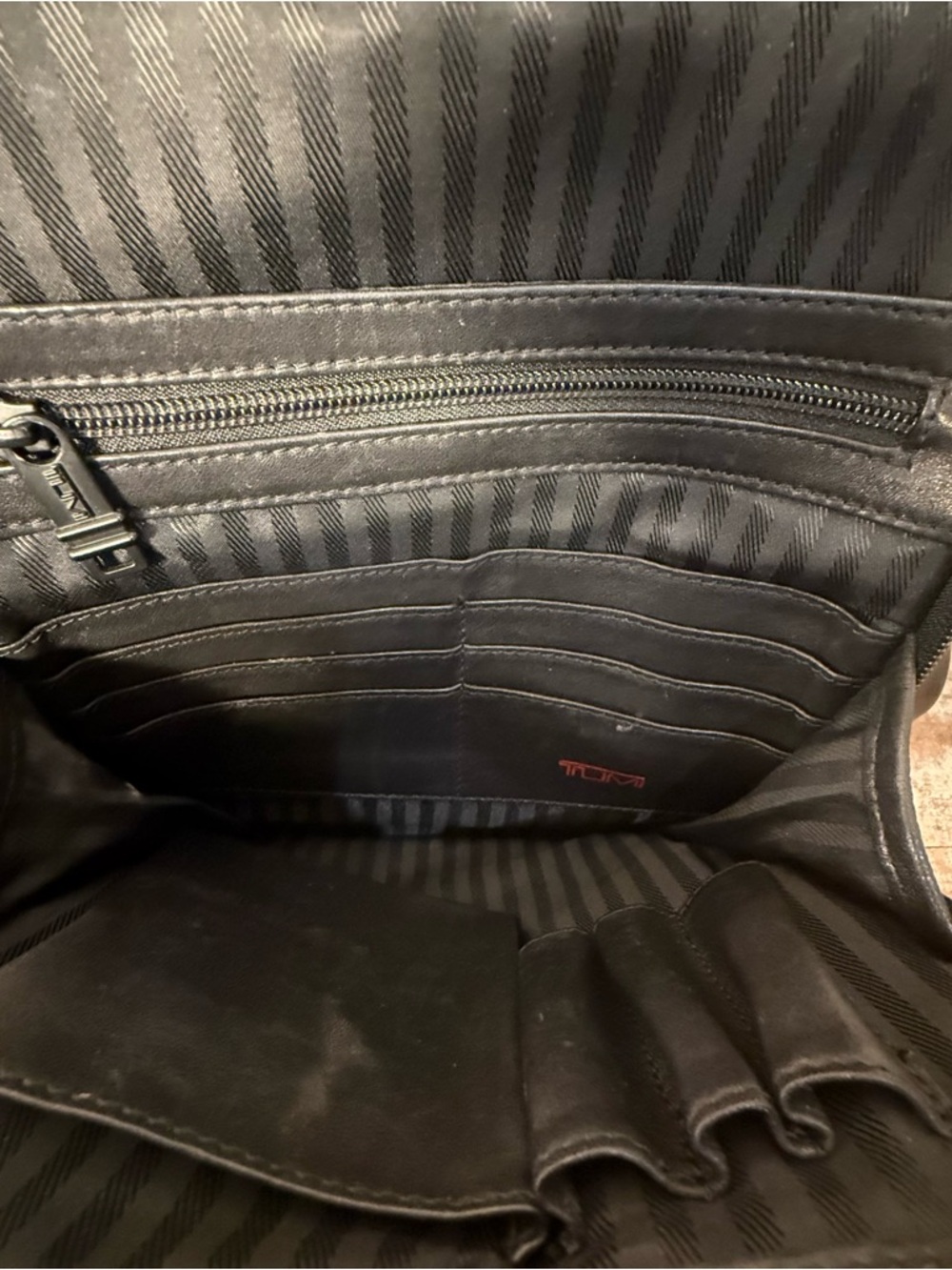 Tumi Crossbody Messenger Black Leather Bag Pockets - Picture 11 of 16